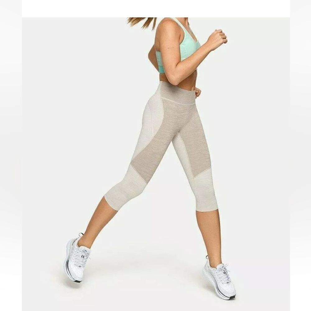 Outdoor Voices 2 toned leggings. size small.